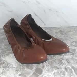 NEW Vaneli brown elastic block heel slip on heels sz 8.5